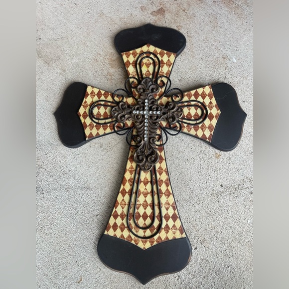 Big wall cross - diamond pattern with a rhinestone cross in the middle - Picture 1 of 2